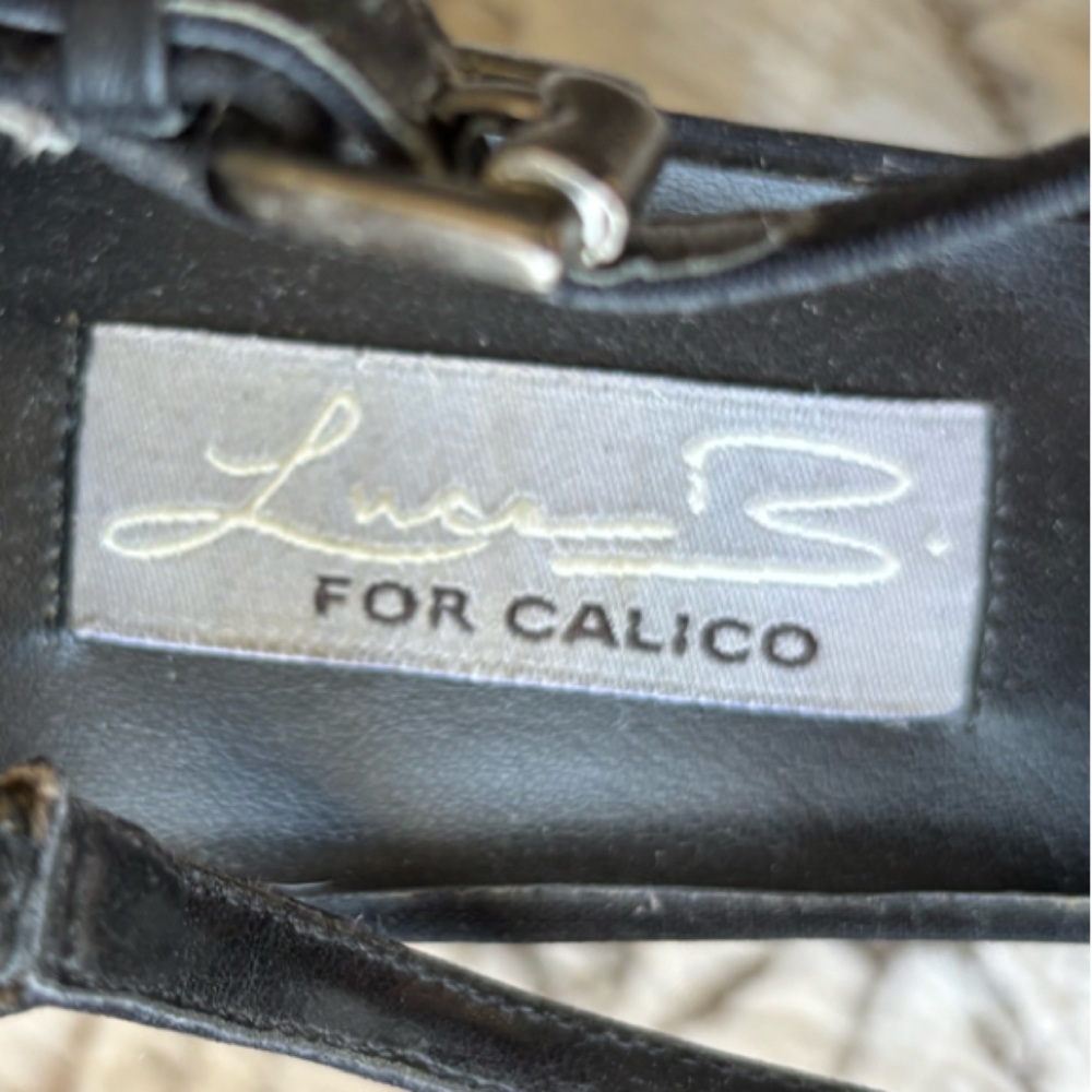 🪻$6/42✋5/$40🍀4/$36🌷3/$30🌼2/$25 LUCA black strappy heels w buckle; block wood - Picture 3 of 8